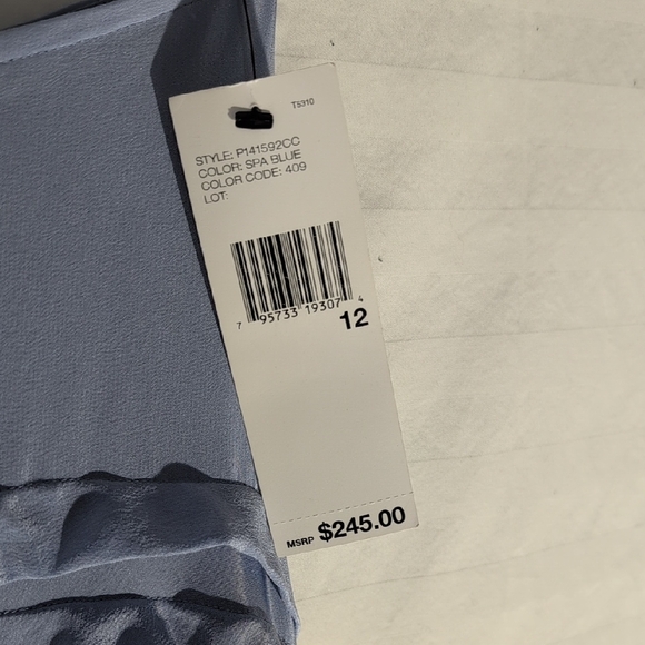 DKNY silk skirt with fashionable pleats - Picture 3 of 8